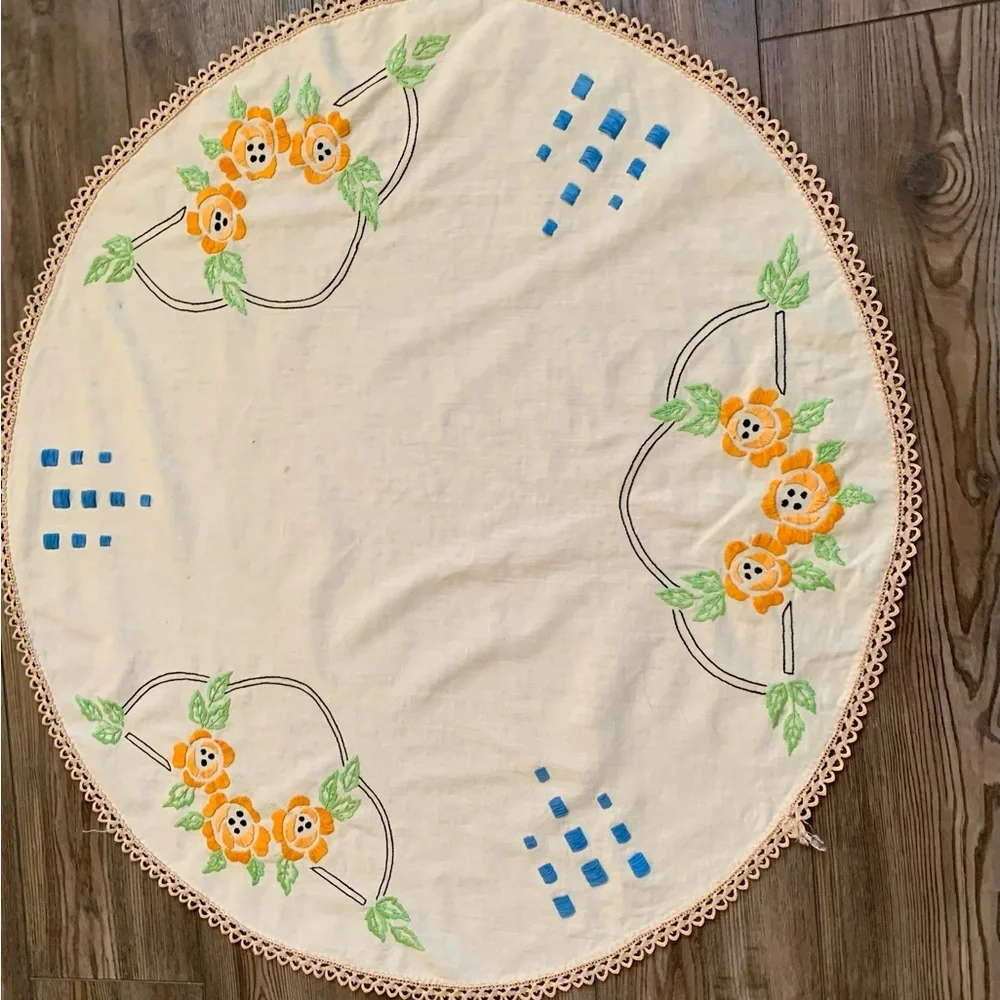 Vintage Handmade Embroidered Round Doily Crocheted Table Cloth 33”